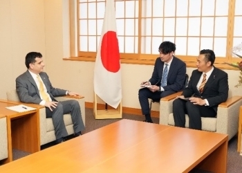 ジャロロフ駐日タジキスタン大使による深澤外務大臣政務官への表敬 －外務省 ｜BtoBプラットフォーム 業界チャネル